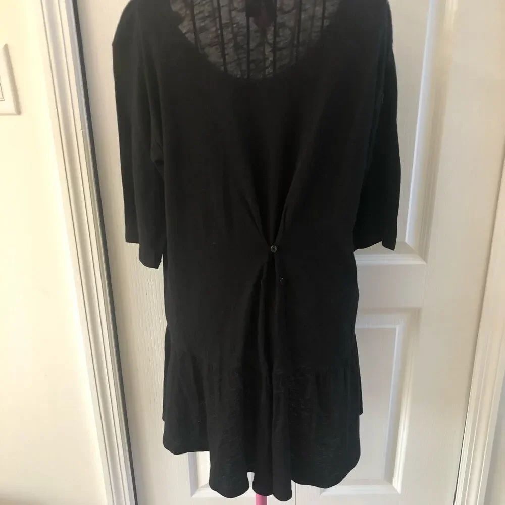Anthropologie Left Of Center button back ruffle M